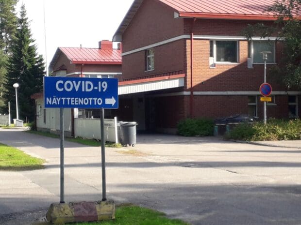 Mäntän terveyskeskuksen drive-in -koronatestaus.