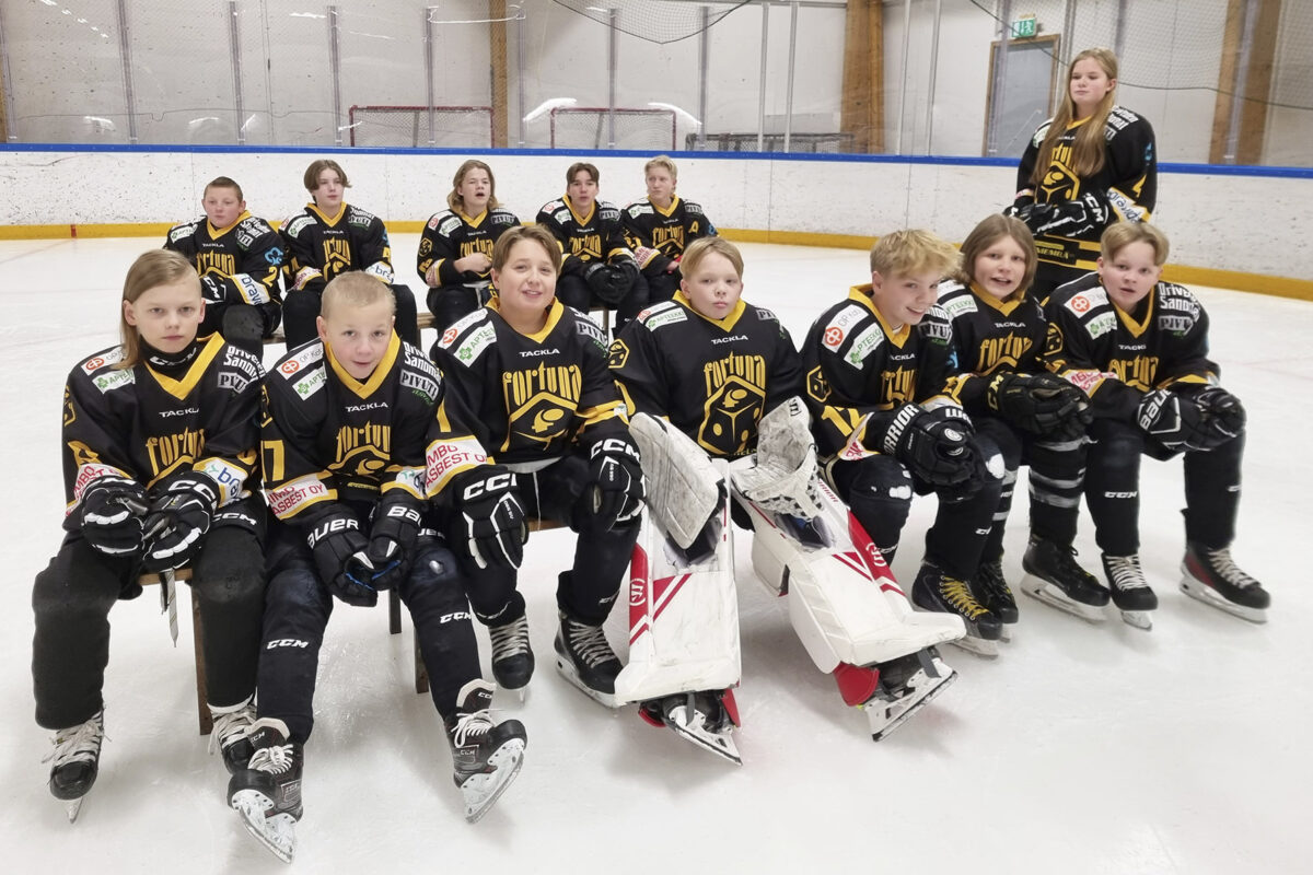 Fortunan U14-joukkue hävisi koko kauden aikana vain kaksi peliä, joista toinen oli sarjapelit huipentanut finaali – hopeamitalit ovat kuitenkin alkaneet jo kirkastua: ”Olen ylpeä, että jokainen antoi kaikkensa koko kauden ajan”